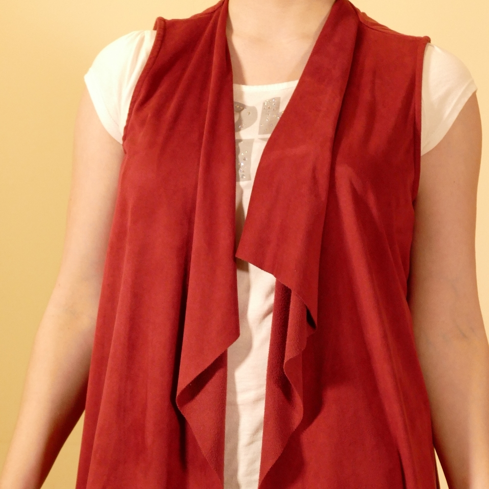 Decree Burgundy Fringed Vest - Picture 3 of 8
